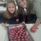 Creche e 1º ano fazem Pink Butter Cookies