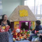 Dona Benta, visita a Creche e conta histórias