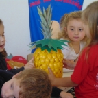 Creche III constrói frutas gigantes 