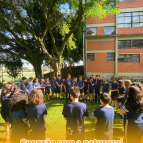 Aula de ensino religioso ao ar livre!