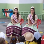 Diversão com a visita das princesas da Festa da Uva