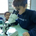 Aula prática no Laboratório de Ciências