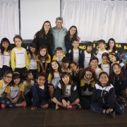 Escritor Jonas Ribeiro visita estudantes