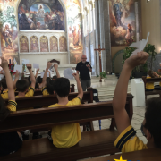 2ºs anos visitam Igreja São Pelegrino.