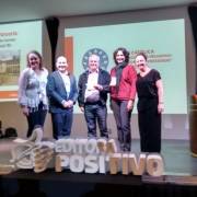 Carmo é homenageado em evento da Editora Positivo