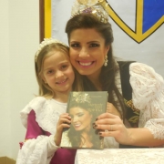 Diário de uma Rainha: Giovana Crosa visita a Escola