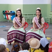 Diversão com a visita das princesas da Festa da Uva
