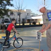 Policiais dão aula de Trânsito na Educação Infantil
