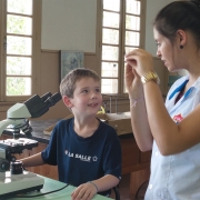 Aula prática no Laboratório de Ciências