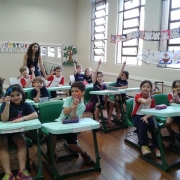 Alunos do Pré II visitam sala de aula do 1º ano/EF