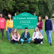 Ex-alunos são voluntários em missão na Inglaterra