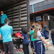 Entrega das doações à Casa do Bem!