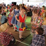 Festa Junina reúne grande público na Escola