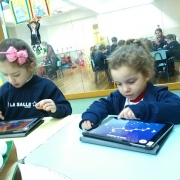 Alunos do Pré I utilizam tablets em sala de aula