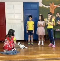 4º ano encena contos clássicos infantis