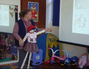 Boneca Bambolina visita a Educação Infantil