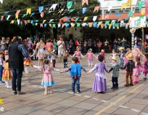 Apresentação das turminhas da Creche na Festa Junina