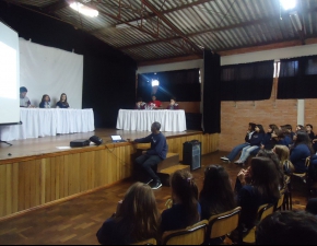 Debate entre as chapas concorrentes ao Grêmio Estudantil