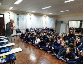 4º Ano recebe a visita do Sr. Claudino