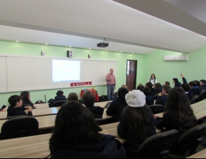 Carmo English Learning recebe visita de marroquino