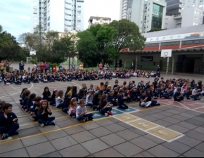 Apresentação de violino no Momento Cívico 2018