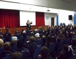 Secretária do Turismo palestra para alunos