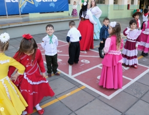 Alunos do Pré trazem orgulho para o momento cívico